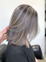 ルーヴェ(LOWE)&nbsp;なつみlowe 夏オススメバレイヤージュくびれミディかき上げヘア