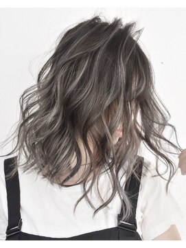 シロ(silo.) silo./退色も可愛いコントラストハイライトヘア♪