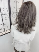 チェレ ロッソ 金剛店(Chere rosso)&nbsp;ミディアムレイヤー×ウルフカット×モノトーングレージュ