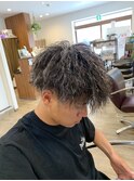 縦ツイストパーマ×ホワイトシルバーメッシュ
