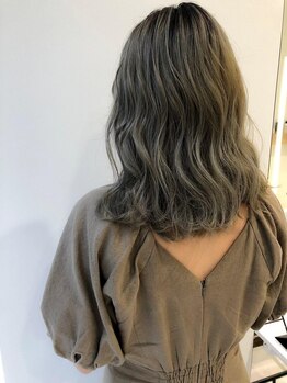 リットバイヘア(Lit by HAIR)の写真/伸びても目立ちにくい◎ 脱白髪染め◎上品で透明感のある仕上がりでおしゃれを楽しむグレイヘアをご提案！