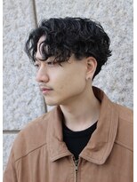 フランクスバーバー アンド ビアークラブ(FRANK'S BARBER and BEER CLUB) スパイラルミックスラルフカールセンターパート黒髪パーマ