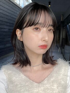 ガーデンヨコハマ(GARDEN YOKOHAMA) きりっぱなしボブレイヤーカットオリーブベージュ顔まわり