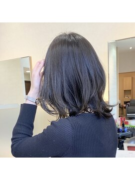 ウイバイファースト(u'i by first) ≪柔らかい女性らしさ♪≫くびれヘアミディアム×ツヤオリーブ