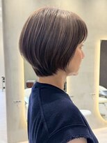 ソワネ 表参道(soigne)&nbsp;表参道白髪ぼかしハイライト丸みショートボブアッシュグレー40代