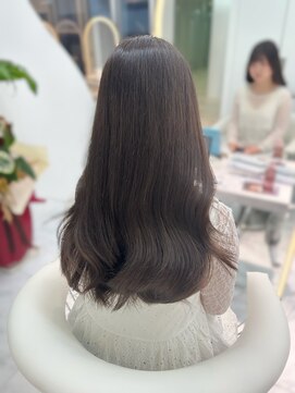 ロンドルピナス 小倉(Lond Lupinus) ミディアムレイヤーカット/似合わせカット/大人ガーリー/20代