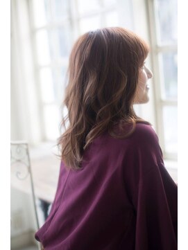 フォルテ 藤枝エピ店 後ろ姿が素敵なミディアムスタイル