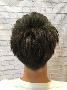 ミーティア バイ クアトロ(Meteor By QUATRO) ハイトーンメンズ刈り上げスタイル