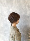 くびれショートヘア × ブラウンカラー
