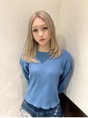 ホワイトベージュ_ハイトーン_ケアブリーチ_ レイヤーカット