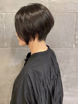 カミソメヤイロドリ(髪染やIRO-D-ORI) アッシュグレー 脱白髪染め 大人ショート ハンサムショート 黒髪