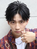こぼれバングのニュアンスフェザーパーマスタイル