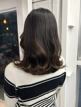 オリーブグレージュ　/ 赤味消しカラー