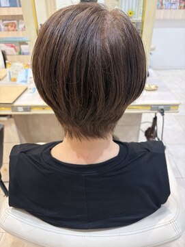 アッシュ 千歳烏山店(Ash) 50代乾かすだけで簡単にまとまるくせ毛カバーヘア丸みショート