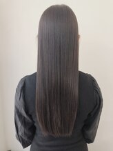 ウラ(.ula)&nbsp;髪質改善×ツヤさらロング