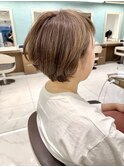 明るめ白髪ぼかしのショートボブ