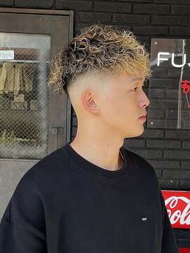 フジヤマバーバーショップ アジト(FUJIYAMA BARBER SHOP ajito) highlight twist spiral【藤本ユースケ】