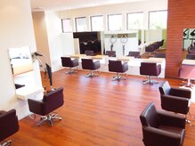 アルファヘアサロン(alpha hair salon)の雰囲気（広い店内でリラックスできます♪）