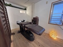 コッチ ネッラ ヘアーアンドハート(Cocci nella hair&heart)の雰囲気（寝心地の良いフルフラットシャンプー台で極上リラックス♪）