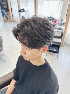 チェレ ロッソ 金剛店(Chere rosso) カルマヘア・ダウンパーマ・ツーブッロク・ビジネスショート