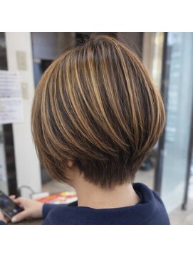 アンジュールクレア(UN JOUR CREA) ショート×白髪ぼかしハイライト