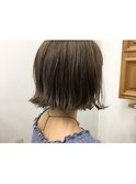 切りっぱなしボブ。プラチナグレージュ