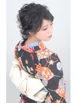 パリスパート2 編み込みを少しくずした エアリーなまとめ髪に浴衣