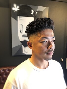 バーバーショップ レガロ(REGALO) 大人の色気パーマ＋スキンフェード