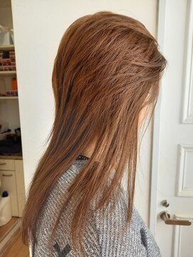 レリビー アウラ(LELiBE_'aula) ウルフカット風のレイヤーカット