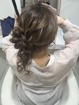 ジューシーティーティー(JUICY tt) 毛先たらしサイドアップ