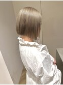 ペールベージュ/切りっぱなしボブ