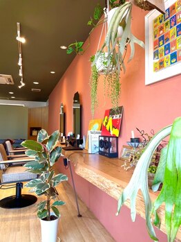 ワンド(ONE&)の写真/植物や木の温もりが感じれる落ち着いた空間でリラックスしたひと時を◎大型サロンが苦手な方にもオススメ☆
