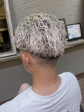 SNS100万回再生バズりヘアブリーチ極道パーマ