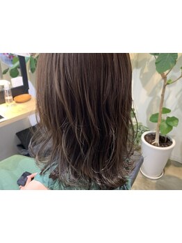 気になる白髪もお悩みを解消しながら明るく綺麗に♪理想の髪色と透明感のある大人上品なツヤ髪へ◇