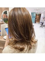 ネリ(nely)&nbsp;ミディアムレイヤー×ハイライトベージュ