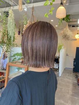 タオ(tao) たっぷりハイライトの切りっぱなしボブ