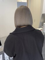 エンヴィー(ENVY)&nbsp;赤みをしっかり抑えたのハイトーンボブ/シルバーグレー