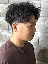 ヒュイル バイ ニアウ(Hwyl by Niau)&nbsp;メンズマッシュパーマニュアンスパーマスパイラルパーマ刈り上げ