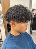 スパイラルパーマツイストパーマアップバング短髪メッシュ