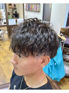 リット(lit.) ツイストスパイラルパーマ ツーブロック 刈り上げ 20代 30代