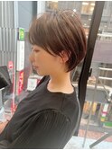 ふんわりショート　耳掛けスタイル