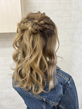 イイカンジヘア(iikanji hair) 【iikanji hair】ハーフツイン編みアレンジ