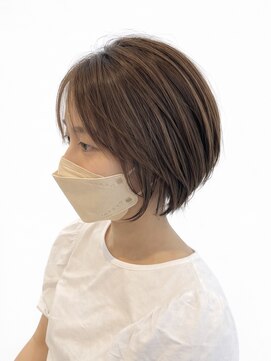 ウォーターリリー(Water Lily) 透け感レイヤーショートボブ