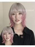ホワイトブロンドからピンクのルーツカラー（ブリーチ２回）