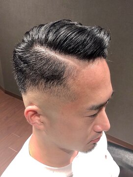 ビーダンディー(Bee dandy) ビジネススキンフェード ライン七三オールバック くせ毛ショート