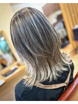 ヘアーコレット(hair Colet)&nbsp;ホワイトベージュバレイヤージュくびれスタイル