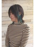 グリーンインナーカラー 顔周りウルフミディアム