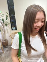 シフト(SHEEFT)&nbsp;ブリーチカラーカーキベージュ＊ツヤ髪ロングストレート