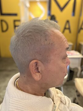 ラムデリカ(LUMDERICA) 白髪がぼけるハイトーンカラー×刈り上げショート