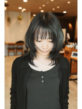 ミューズ バイ ケンジ(MUSE by KENJE) レイヤーカットフェイスレイヤーひし形グリーンカラー平塚